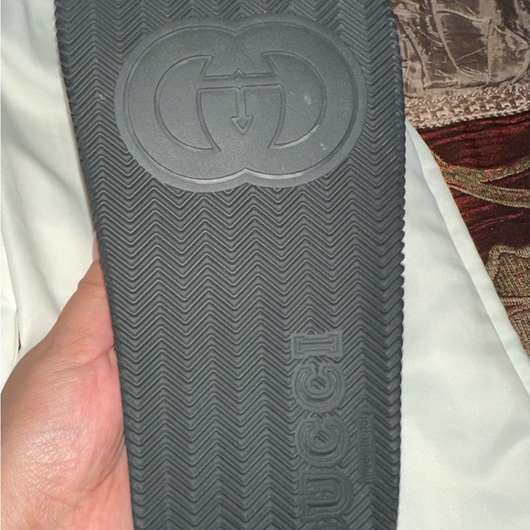 Authentic Gucci slides - Picture 5 of 8
